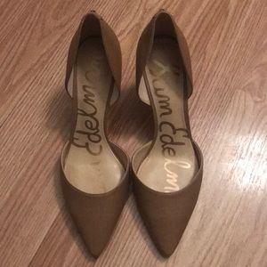 Camel/Nude pumps